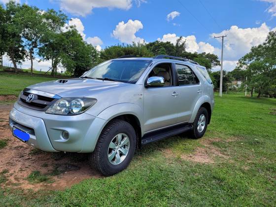 TOYOTA HILUX SW4 3.0 SRV 4X4 16V TURBO INTERCOOLER DIESEL 4P AUTOMÁTICO TOYOTA HILUX SW4 3.0 SRV 4X4 16V TURBO INTERCOOLER DIESEL 4P AUTOMÁTICO
